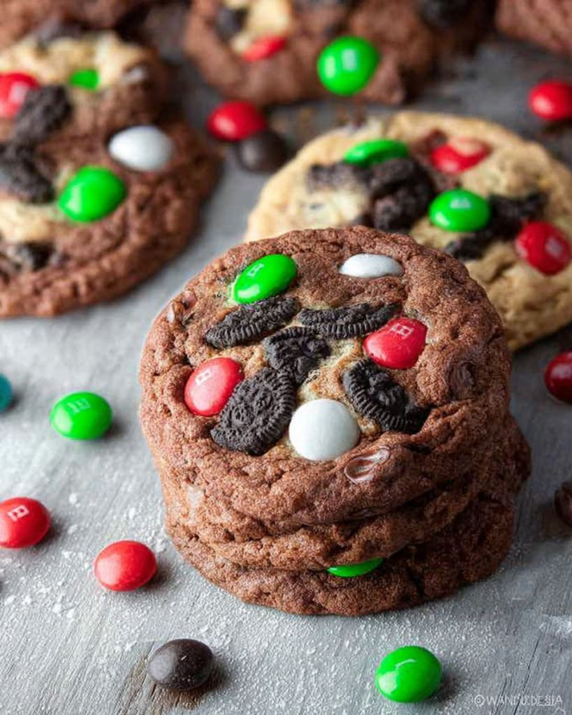 Craving a sweet treat? Oreo M&M's Cookies are the perfect indulgence for any occasion. Discover the irresistible combination of chocolate, cookies, and candy. *Try them now!*