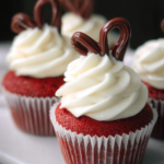 Bake the perfect red velvet cupcakes with this easy recipe! Get moist, rich cakes with our top tips. *Discover the secrets to the best red velvet.*