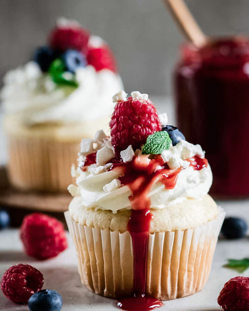 Are you craving a delightful treat? Discover the Best White Chocolate Raspberry Cupcakes, a heavenly combination of moist cake, creamy frosting, and tantalizing flavors. Try these irresistible cupcakes now!