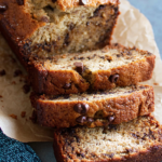 Are you craving delicious banana bread? Discover 5 of the best recipes to try now. Perfect for breakfast, snack, or dessert. *Discover the recipes*
