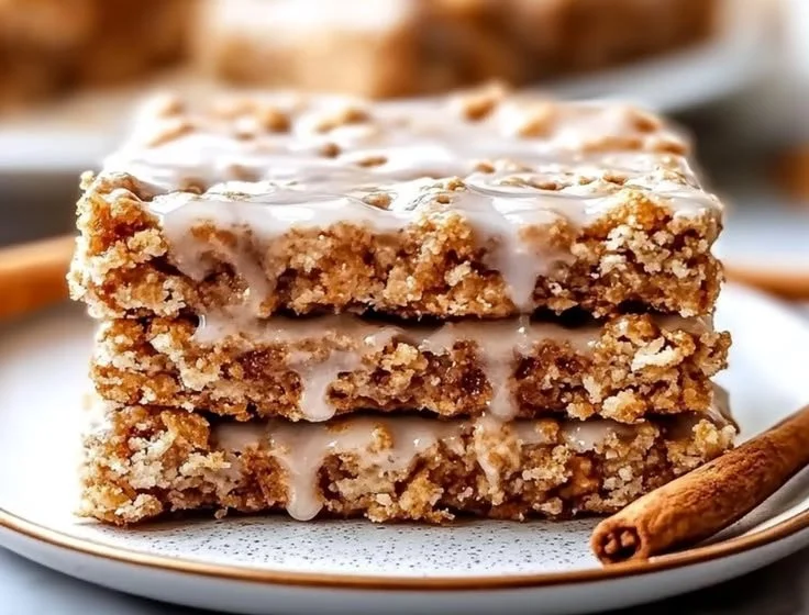 Cinnamon Roll Oatmeal Bars