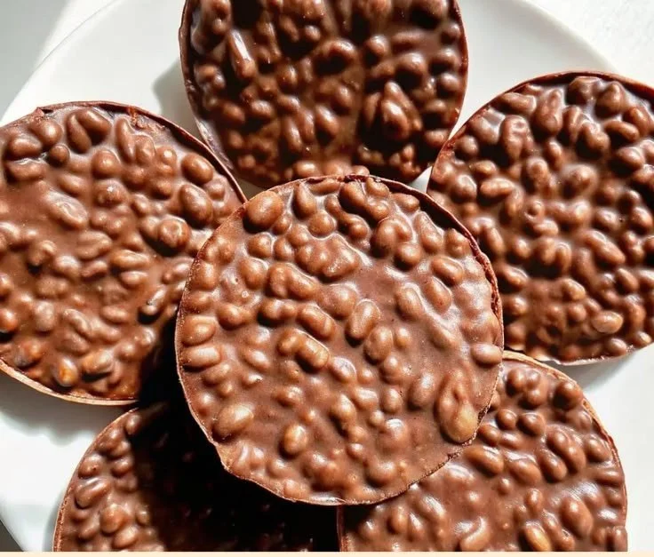 Chocolate Peanut Butter Crunch Cups 3 Delicious Chocolate Peanut Butter Crunch Cups dessert