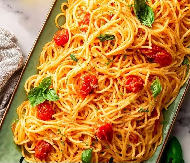 Delicious quick cheesy tomato garlic pasta served in a bowl
